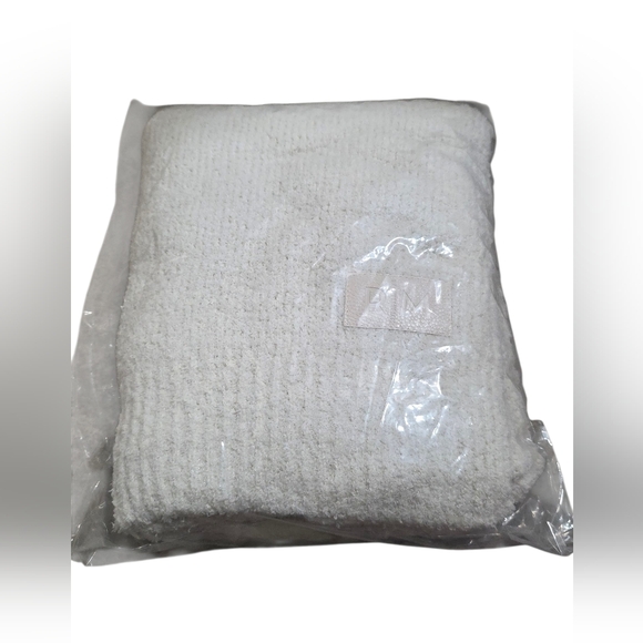 Rachel Miriam Other - Rachel Miriam The Cloud Luxury Throw Blanket Cream OS New In Package